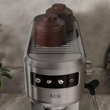 AEG Cafetera Espresso Compacta EC6-1-6ST, 15 Bares, Café Molido y Monodosis, Pantalla Táctil, Espumador de Leche, Depósito 1L, Apagado Automático, Inox