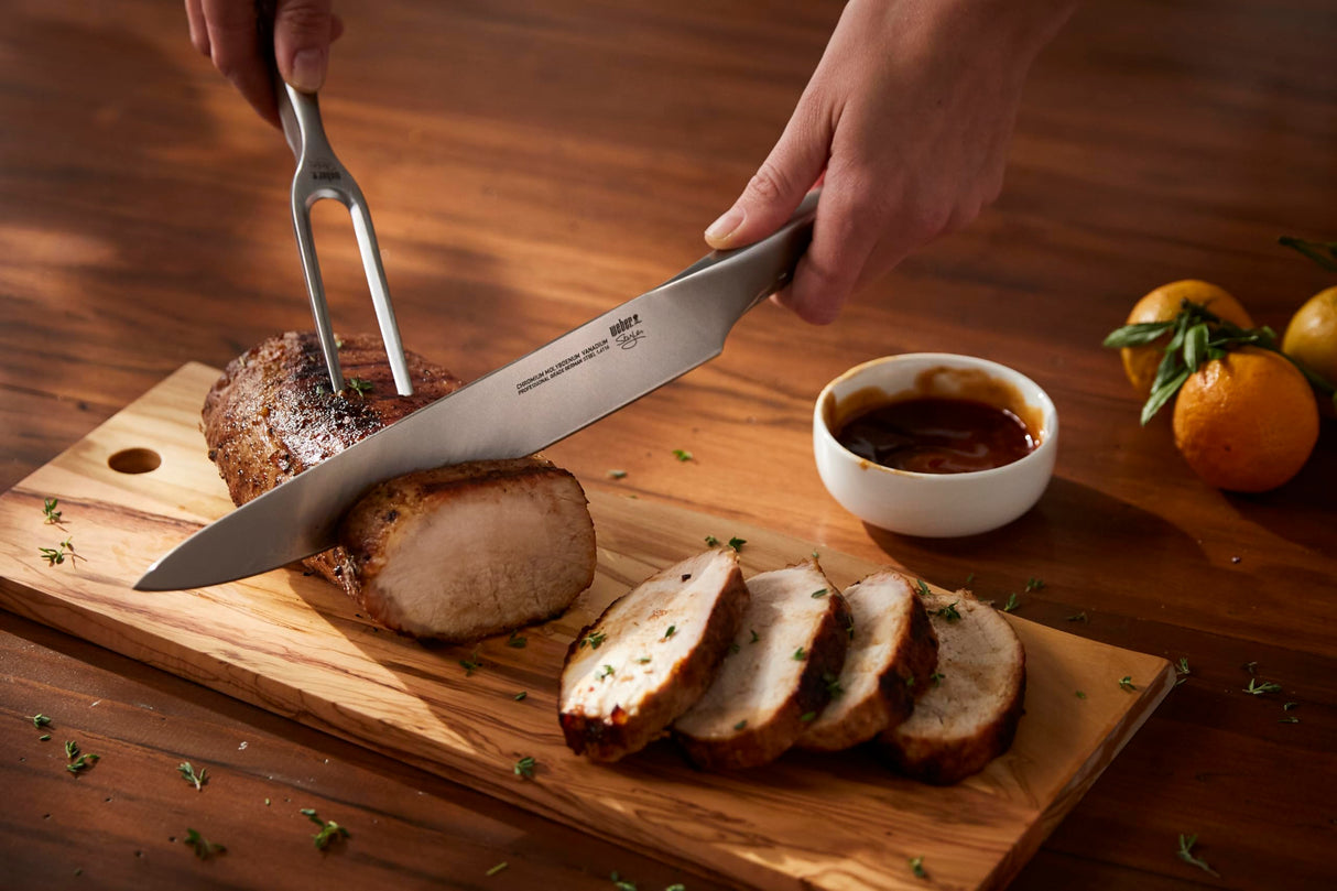 Weber Set de cubiertos Deluxe, consta de cuchillo para trinchar (hoja de 24cm) y tenedor, de acero inoxidable alemán de alta calidad, monobloque, mangos ergonómicos - Plata (17074)