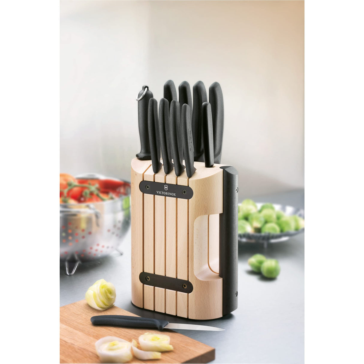 Victorinox Swiss Classic Soporte con 11 cuchillos, incluyendo cuchillo de cocina y pelador, de madera