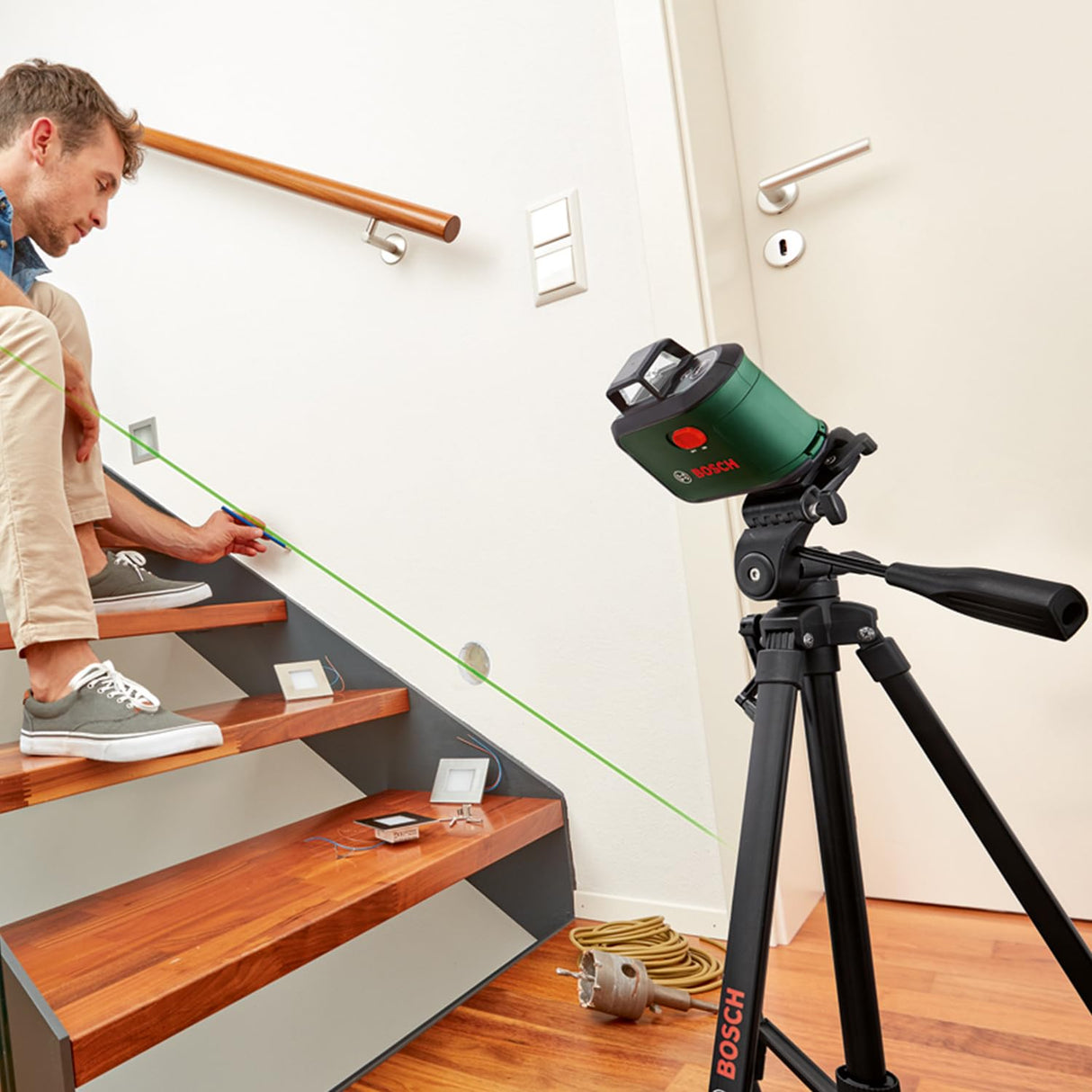 Bosch Nivel Láser de líneas cruzadas AdvancedLevel 360 con trípode (3 líneas de láser, incl. 360° para la alineación por toda la estancia, en caja de cartón)