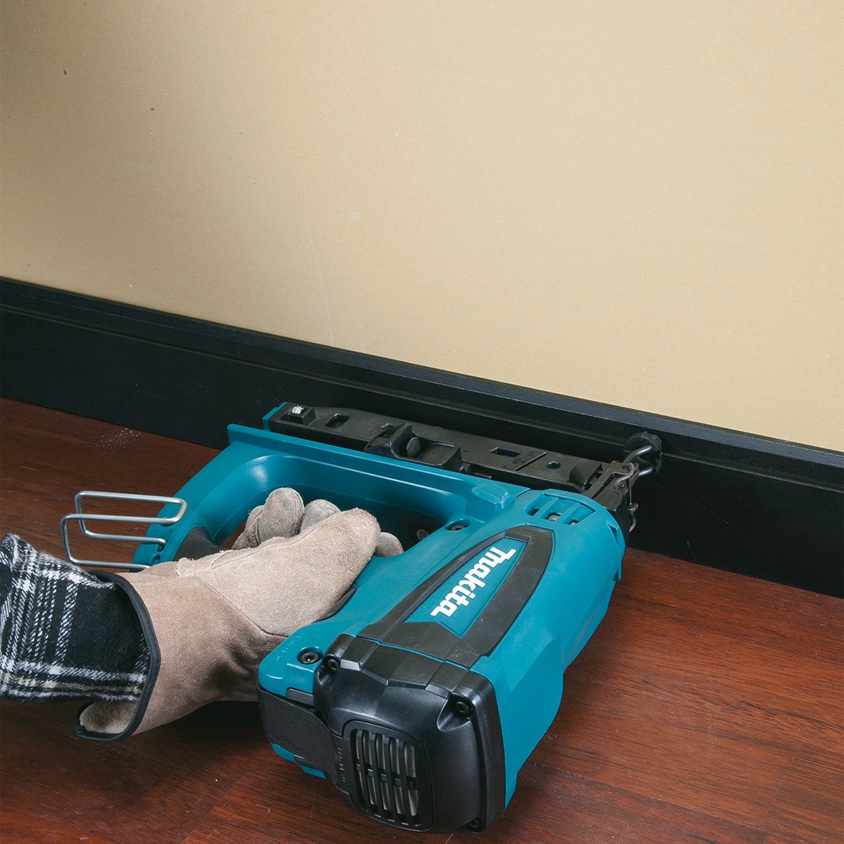 Makita GF600SE - Clavadora A Gas De Clavo 16Ga