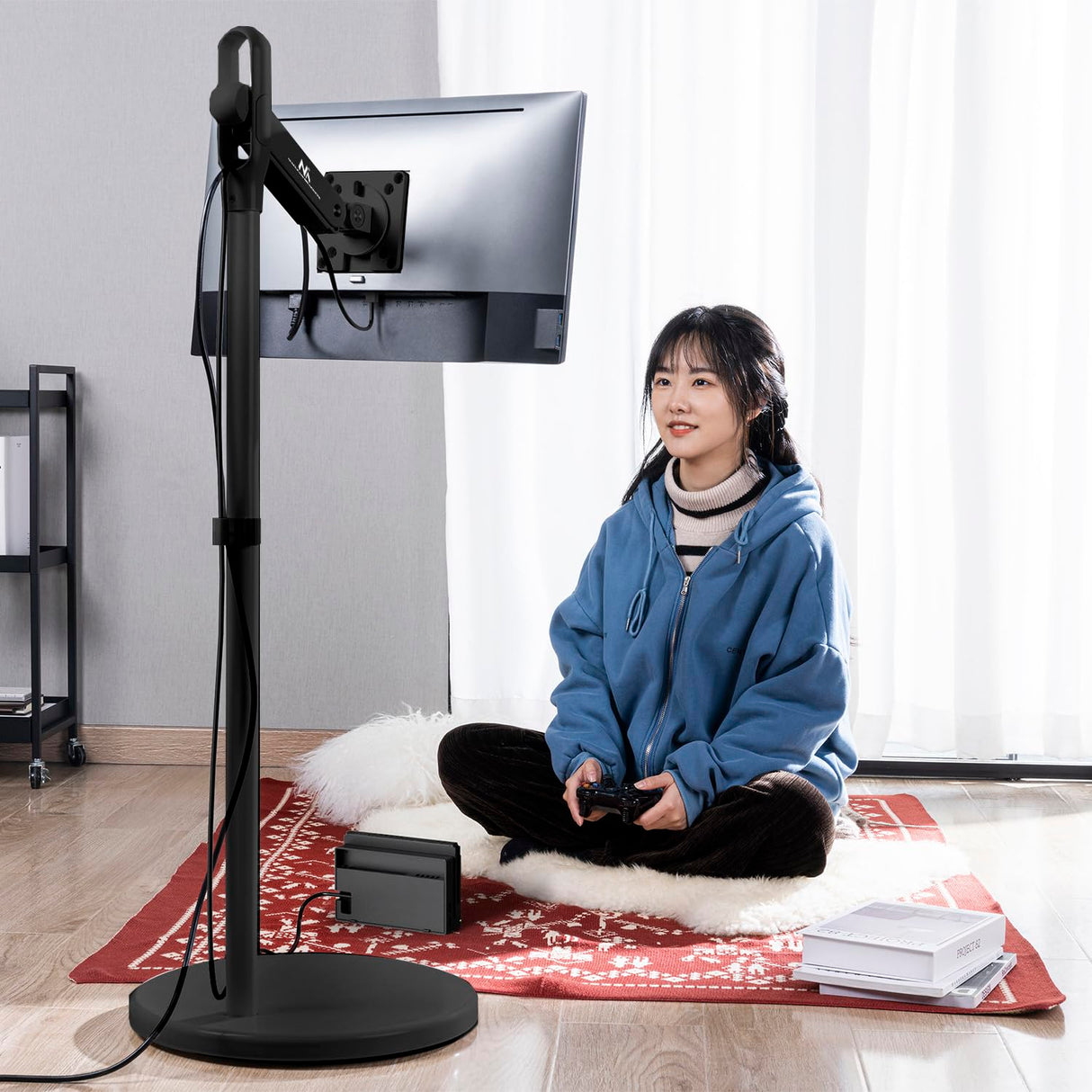 Maclean MC-970 Soporte de Suelo para Monitor Móvil/TV con Ruedas para Pantalla de 17-25", Independiente, Inclinación, Ajustable, VESA 75x75 100x100, Carga de 2 a 10kg (Negro)