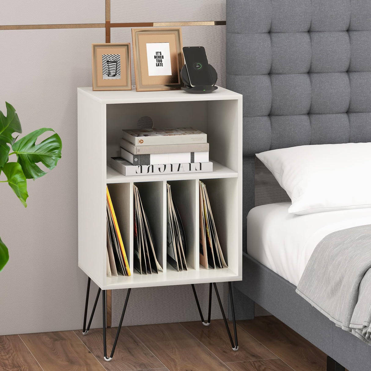 FANTASK Soporte para tocadiscos con estación de carga, soporte para discos de vinilo de 3 niveles, mesa de almacenamiento con estante y 4 separadores para salón, 48 x 40 x 88 cm
