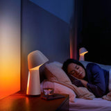 Philips Hue Twilight, Lámpara de mesilla inteligente, optima para dormir y despertar, luz blanca y de color, compatible con Bluetooth, control por voz con Alexa, Apple Home y Google Assistant