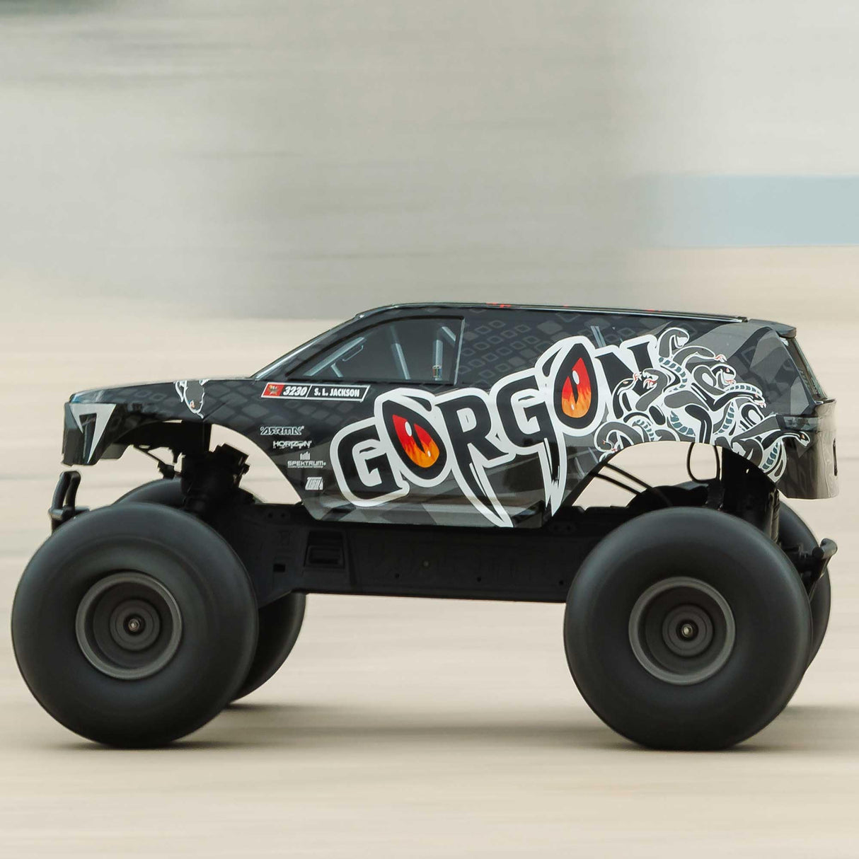 ARRMA 1/10 Gorgon 2WD RTR Monster Truck Mega 550 14T Motor Brush, Spektrum SLT2 2,4 GHz, Incluye batería NiMH de 3300 mAh y Cargador USB-C S120 - Gun Metal