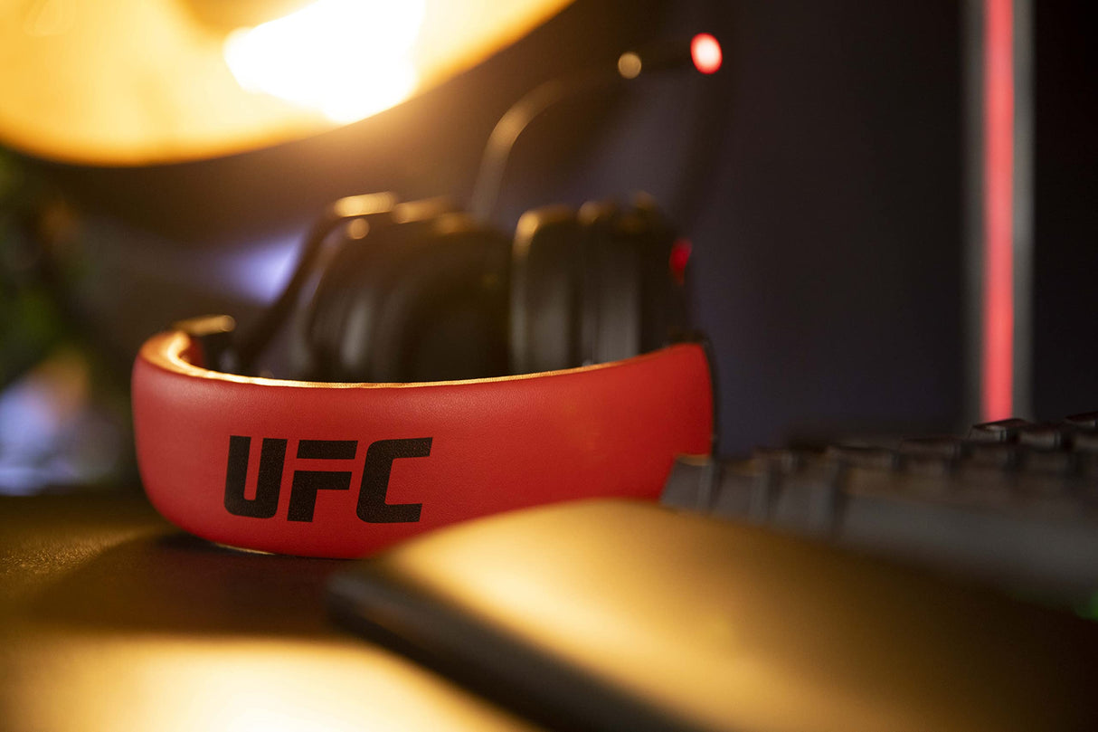 Konix UFC Auriculares Gaming con Cable 7.1 para PC - Altavoces de 50 mm - Micrófono Desmontable - Cable USB de 2 m - Retroiluminación - Negro y Rojo
