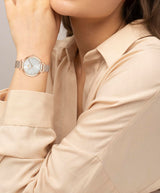 Lacoste Reloj con Movimiento de Cuarzo de Tres Manecillas para Mujer Colección Riga con Correa de Malla de Acero Inoxidable de Oro Rosa - 2001400
