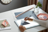 Cricut BrightPad Go | 11.5 x 9 pulgadas | Caja de luz LED inalámbrica | 5 ajustes de brillo, hasta 4200 Lux | para dibujar, trazar, manualidades de papel, deshierbar y mucho más. | Índigo