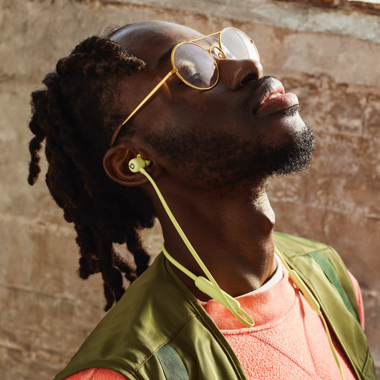 Beats Auriculares inalámbricos Flex – Chip Apple W1, Auriculares magnéticos, Bluetooth de Clase 1, 12 Horas de Sonido ininterrumpido - Amarillo