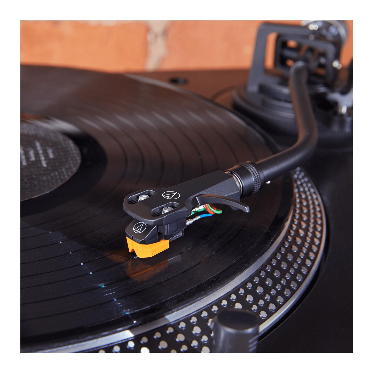 Audio Technica AT-VM95EN/H Headshell/Dual Moving Magnet Cartridge (negro/naranja)
