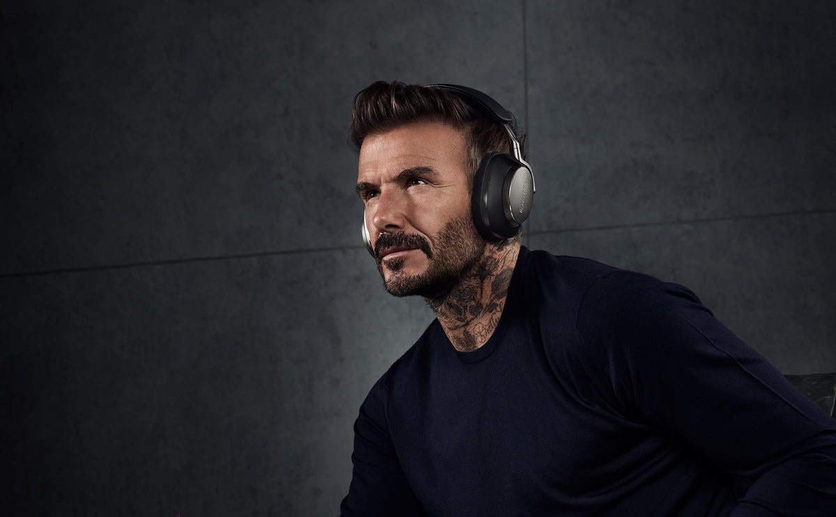 Bowers & Wilkins PX8 - Auriculares inalámbricos con cancelación de Ruido y Bluetooth 5.0 y Carga rápida, 30 Horas de reproducción de Alta resolución y micrófono Integrado, Color borgoña Real
