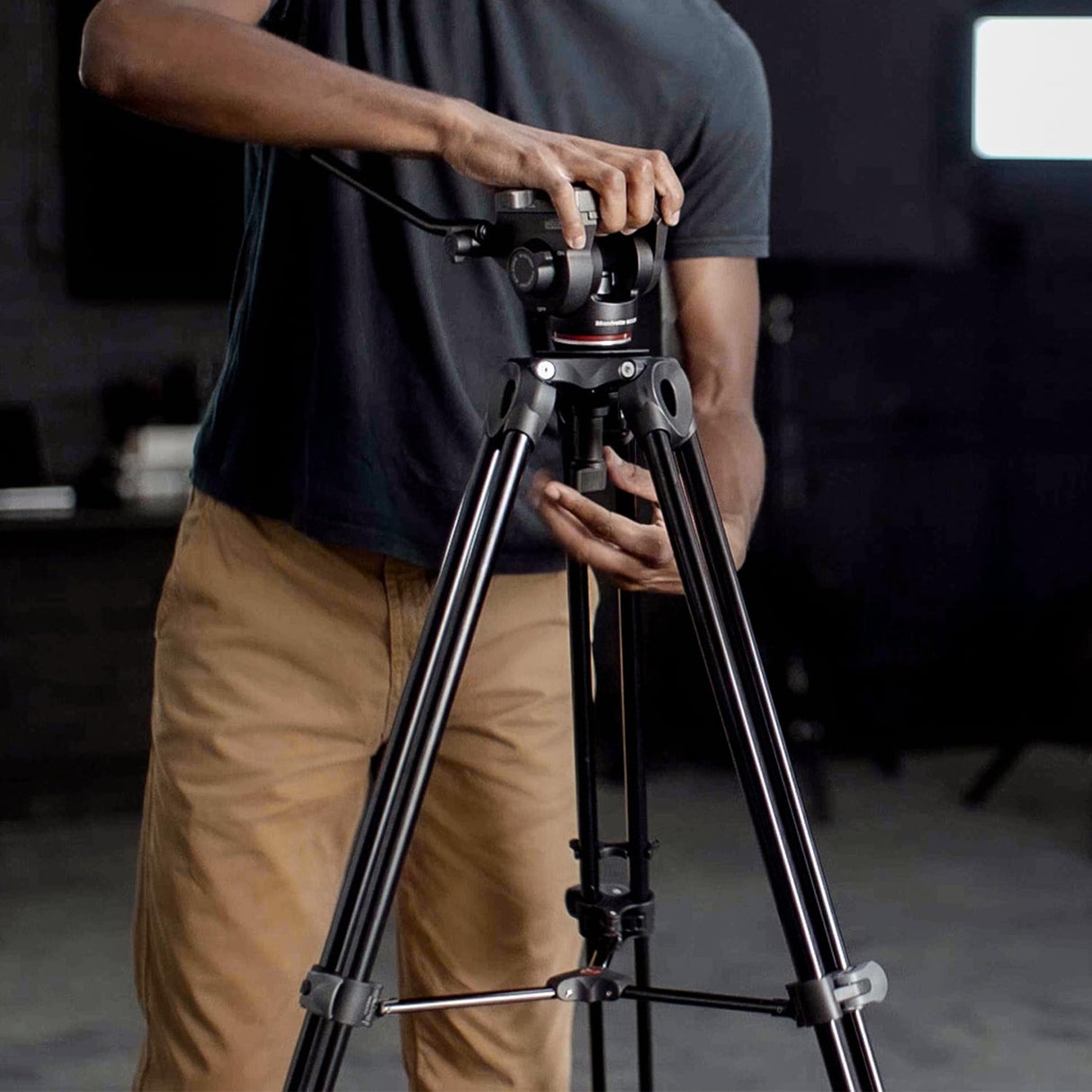 Manfrotto 500x Kit de Vídeo, Rótula Fluida y Trípode de Doble Tubo de Aluminio, Carga 5 Kg, Base Plana, Separador Medio, Placa Rápida, Vertical/Horizontal, Bolsa Incluida