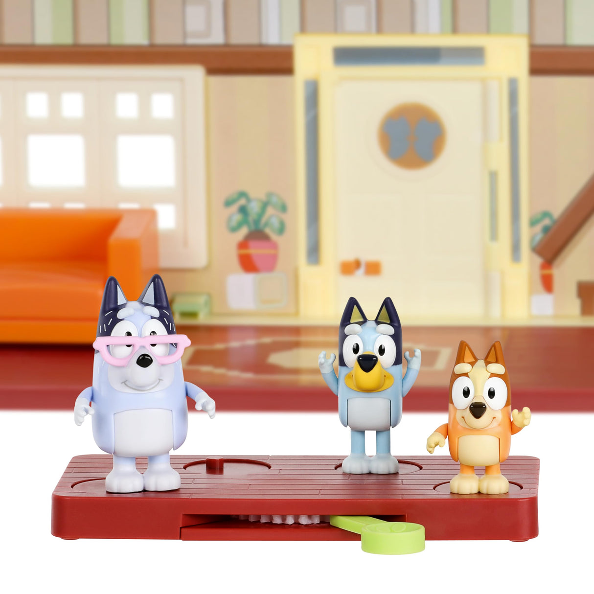 Bluey Ultimate Lights & Sounds Playhouse & Toy Box, a partir de 3 años, Figuras de 2.5-3 Pulgadas, Incluye 29 accesorios, 1 hoja de calcomanías (Moose Toys 17388)