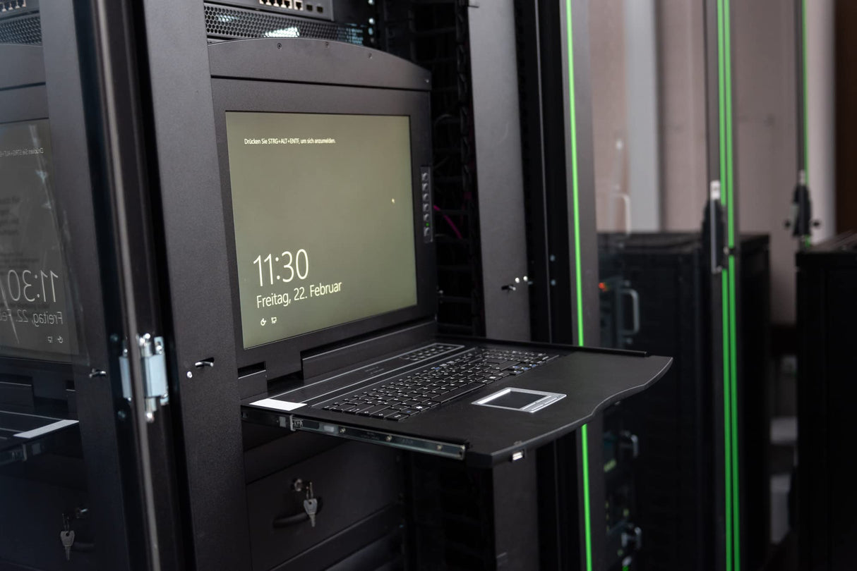 DIGITUS Consola KVM de 19" con pantalla TFT de 17" (4:3), distribución de teclado CH, conmutador KVM con 16 puertos VGA, negro