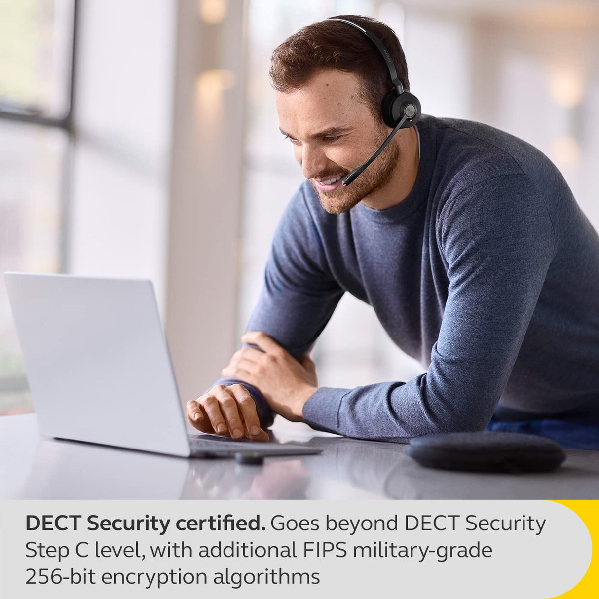 Jabra Link 400 USB-A DECT Adaptador, Llave portátil y duradera con un alcance inalámbrico seguro de hasta 150 m para determinados auriculares inalámbricos Jabra Engage - Variante UC - Negro