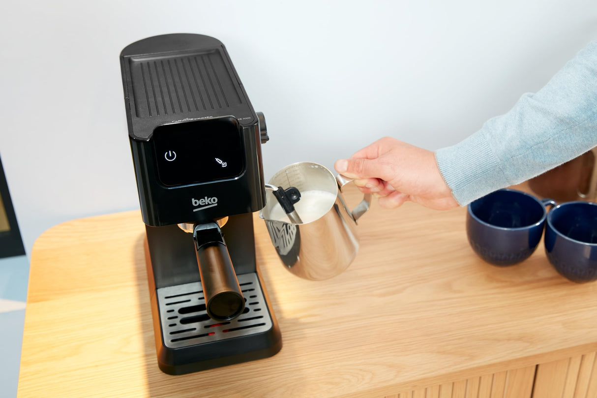 Beko CEP5302B - Cafetera espresso manual, espumador de leche integrado, 1,1 L, 15 bar, negro, 14,5 x 42,5 x 35,5 h