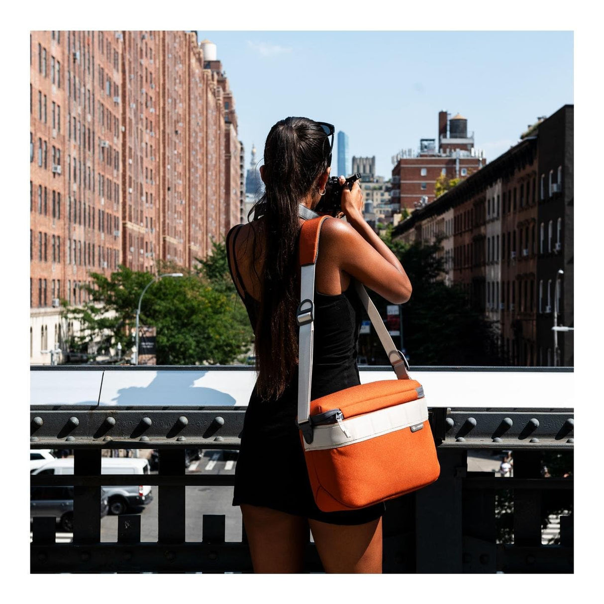 Gomatic Luma Camera Sling 12 L – Bandolera Cámara Resistente al Agua, Organizador Tech con RFID, para DSLR, Mirrorless, Objetivos y Drones – Diseñado por Peter McKinnon – Rust