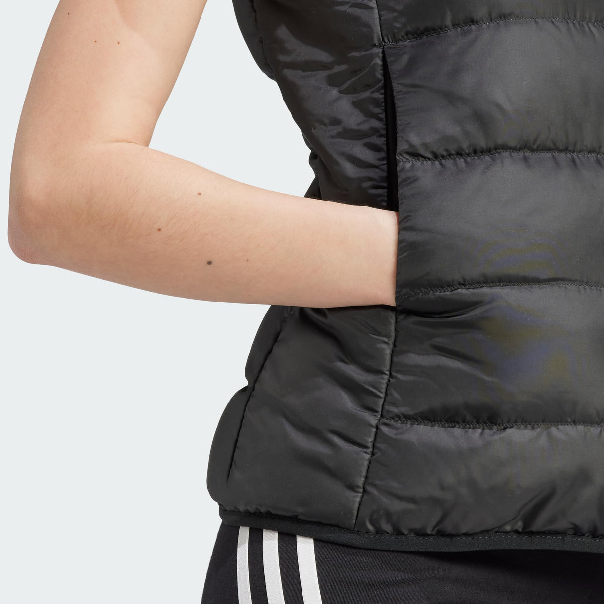 adidas Mujer Essentials 3-Stripes Light Down Vest, Black, L
