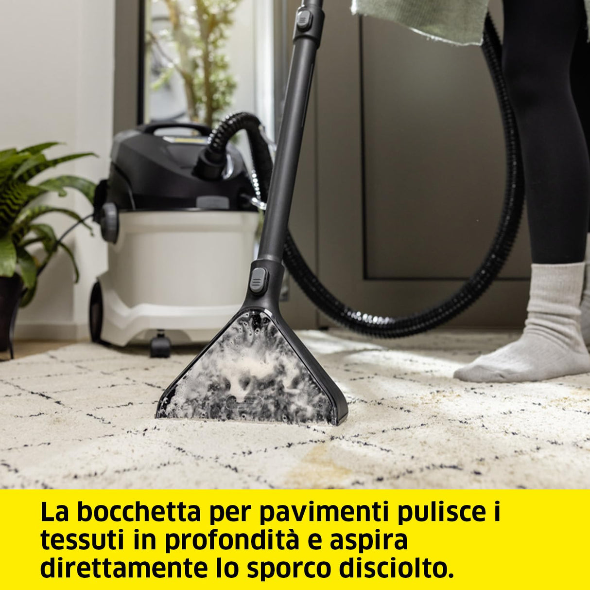 Kärcher Lava-aspiradora SE 5, Manguera de aspiración con pulverizador, depósitos de 4 l, boquillas de Lavado, Intercambiable, para tapicería y Ranuras, con Accesorio para Suelos Duros
