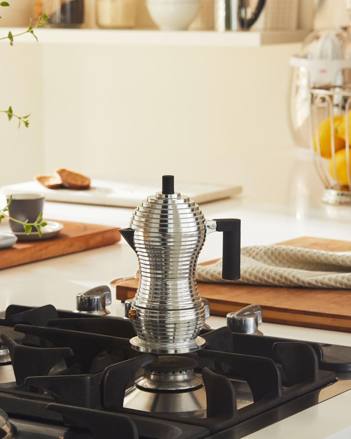 Alessi Pulcina MDL02/3BFM - Cafetera Espresso de Diseño, Mango y Pomo PA, Aluminio Fundido para Placa de Inducción, 3 Tazas, Negro