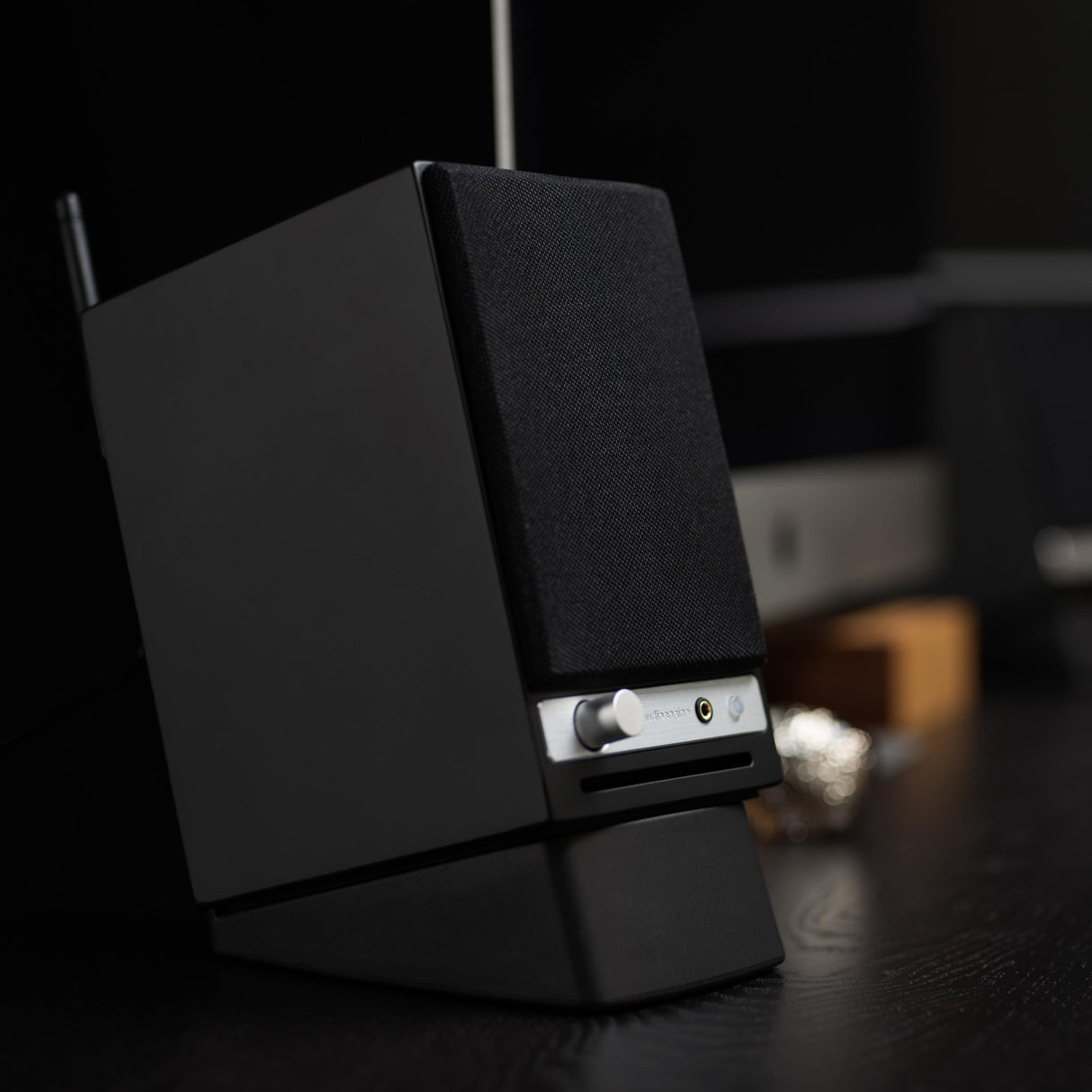 Audioengine A2 HD 60W Enceintes de Bureau alimentées Sans Fil | DAC 24 bits USB et amplificateur analogique intégrés | aptX HD Bluetooth, entrées USB, RCA et 3, 5 mm | Cbles Inclus (Noir)