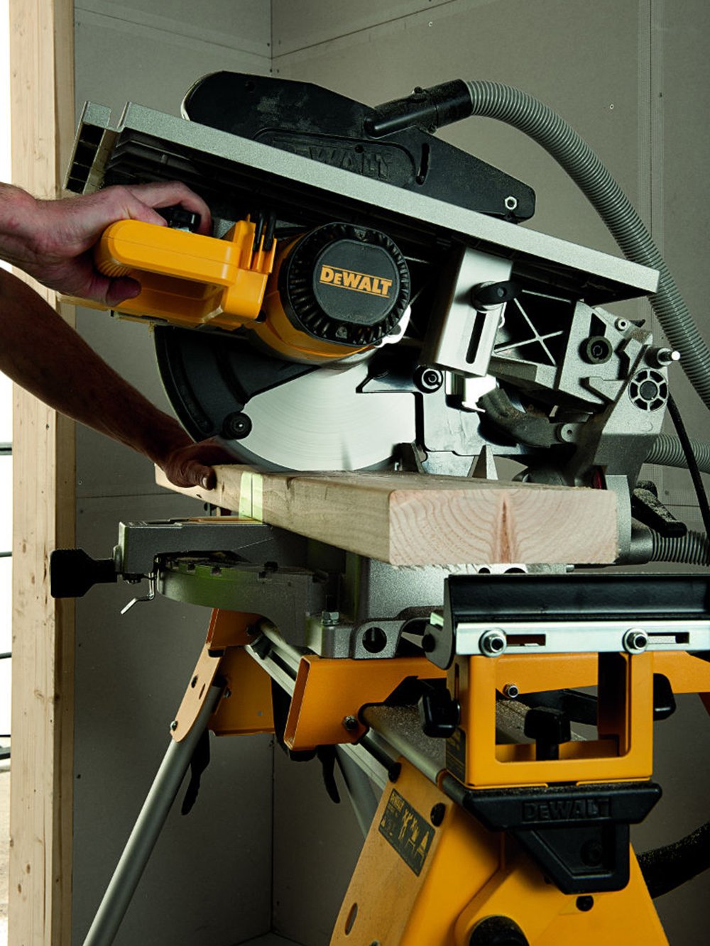 DeWalt D27113-QS - Ingletadora Mesa Superior 1600W - Ø 305mm + XPS