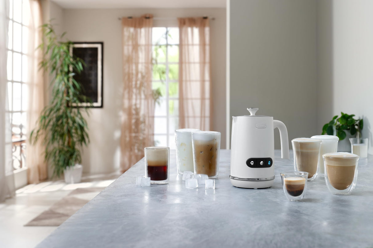 De'Longhi Espumador de leche eléctrico LatteMix EMF3.W para leche caliente y fría y alternativas vegetales, fácil limpieza, tapa transparente, 3 botones, 250 ml, color blanco
