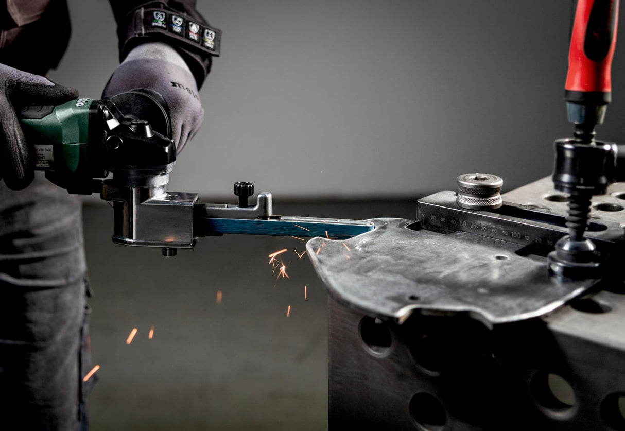 metabo Limas de cinta con batería BFVB LTX BL 90-18V, ancho de banda de lijado de 6 a 19 mm, motor sin escobillas, velocidad variable, brazo de lijado fino, trabajo en metal, para un lijado preciso