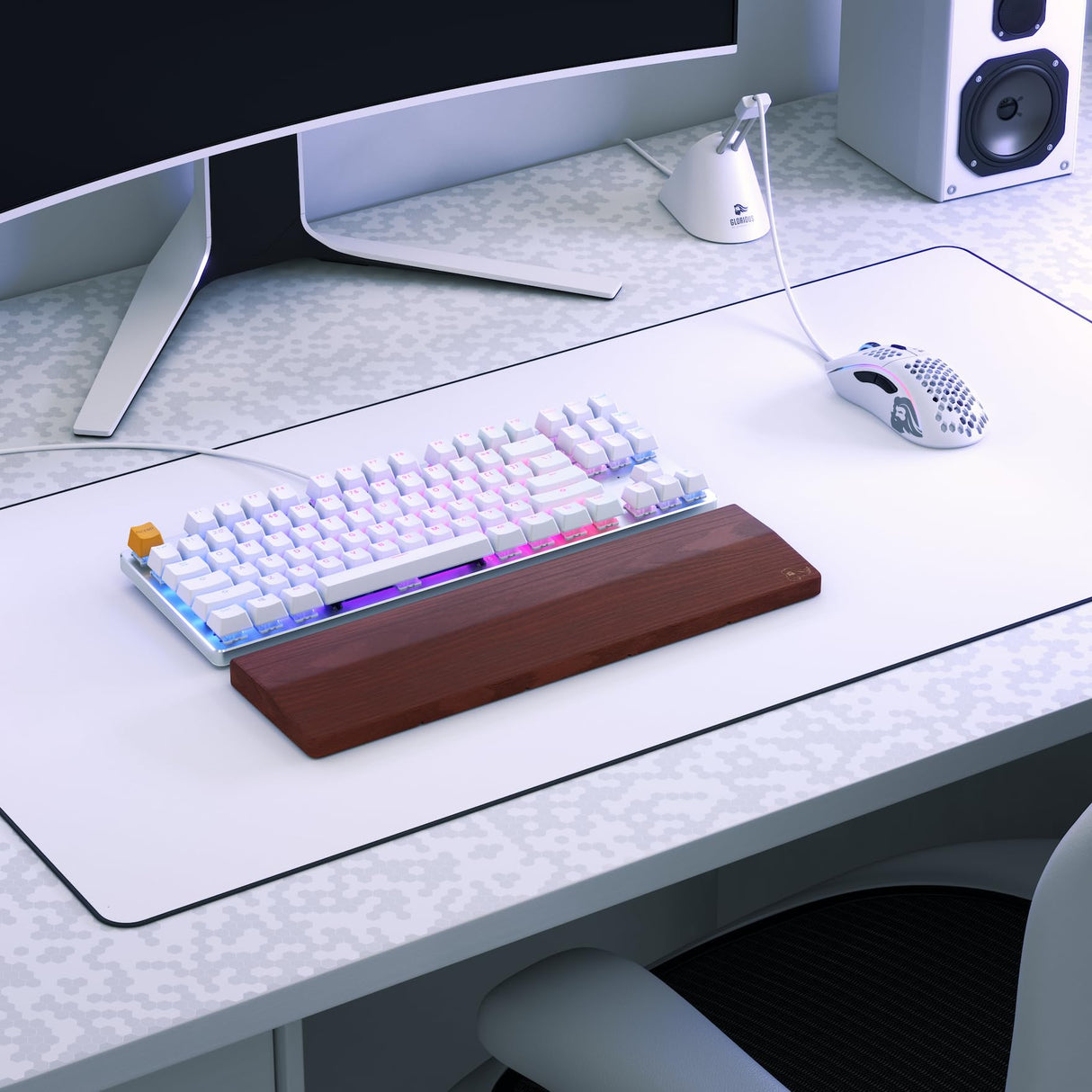 Glorious Gaming GMMK TKL (85%) - Teclado gaming mecánico, switches Gateron Brown (táctiles), keycaps dobles, RGB, hot swap y personalizable, TKL, distribuciones QWERTY estadounidense - Blanco
