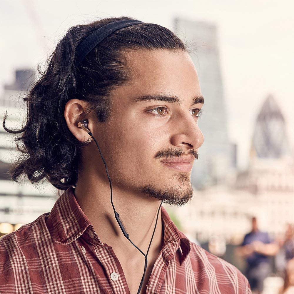 1MORE Triple-Driver HiFi Auriculares In-ear Hi-Res Audio con Cable Integrado de Control Remoto y Micrófono para iPhone y Android Teléfono móviles,E1001 Oro