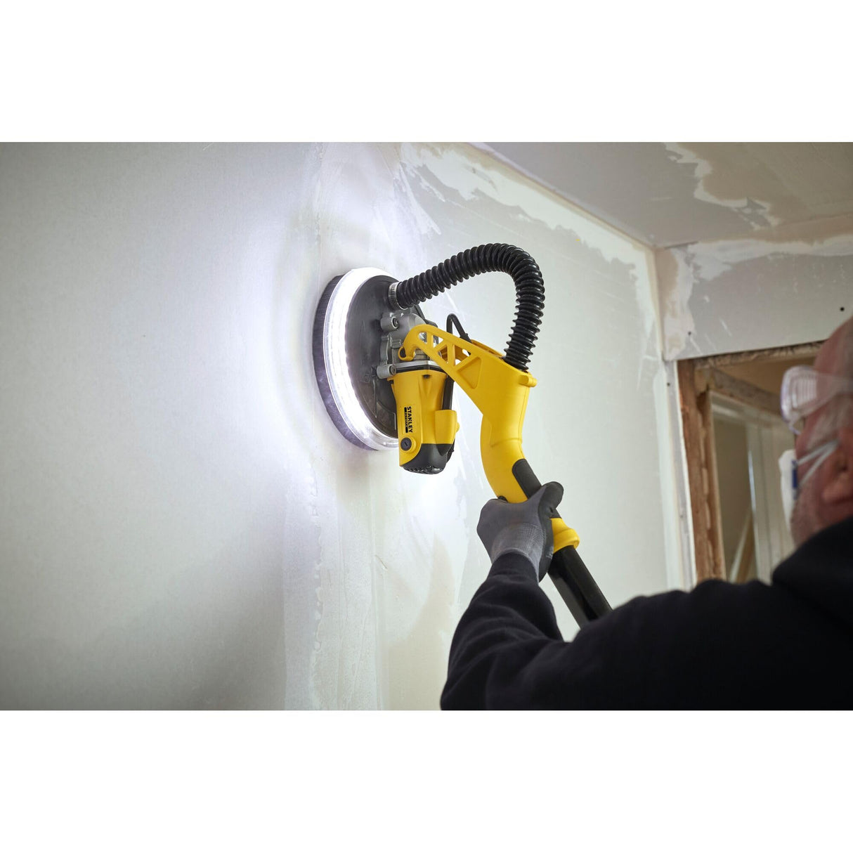 STANLEY FATMAX SFMEE500S-QS Lijadora Eléctrica para Panel de Yeso, con Cable, Potencia de 750 W, Diámetro de Disco 225 mm, Velocidad 1700 rpm, Anillo de Luz LED, Extensible hasta 1.8 mts