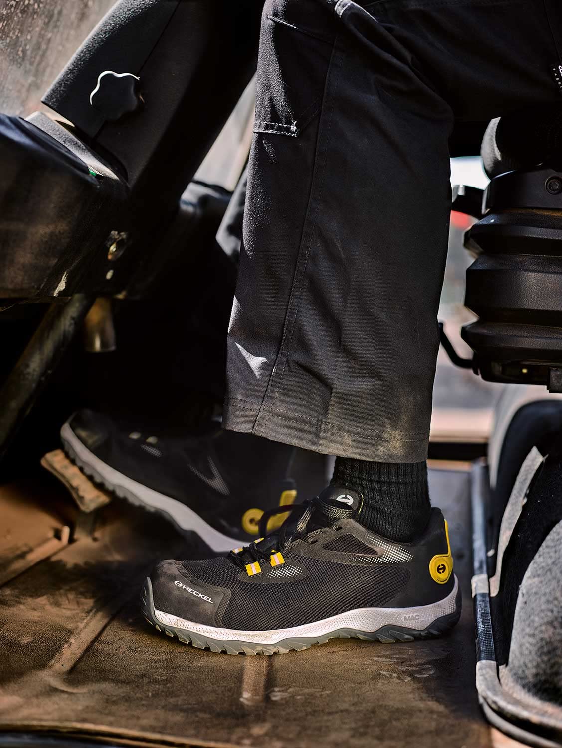Heckel S1p Flexible, Zapatos de Seguridad Hombre, Negro Amarillo, 41 EU