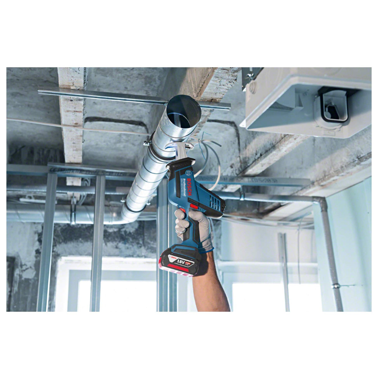 Bosch Professional 18V System GSA 18 V-LI C - Sierra sable a batería (0 - 3050 cpm, profundidad de corte 200 mm, sin batería, en L-BOXX)
