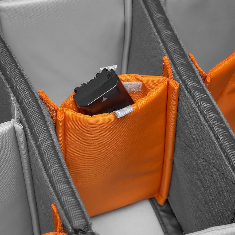 Lowepro Pro Trekker BP 550 AW II, mochila para fotógrafo de exteriores con tejido reciclado, cabe laptops y tablets de hasta 15" con divisiones Maxfit, tapa impermeable, negra o gris oscuro