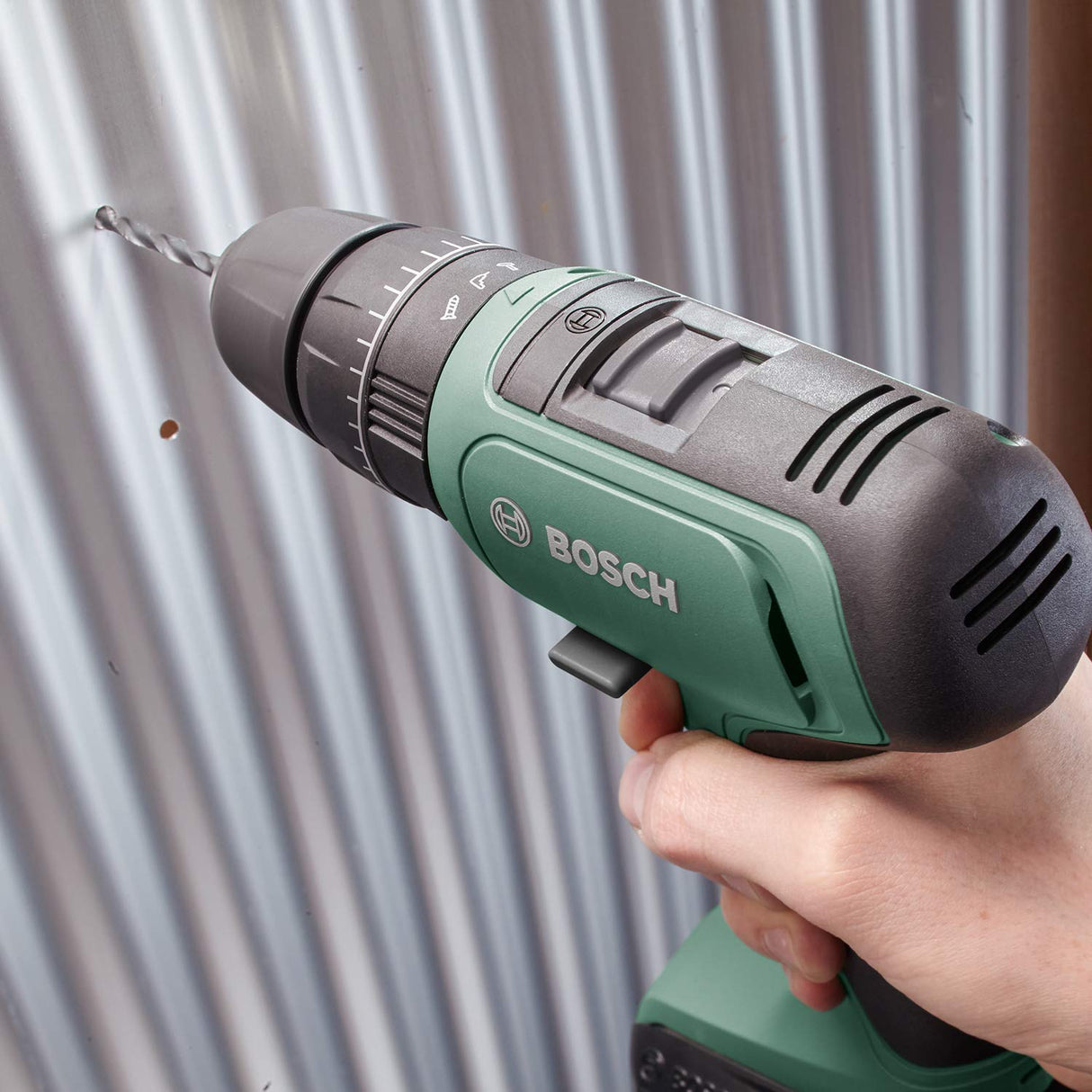 Bosch UniversalImpact 18 - Taladro, 2 Baterías, Sistema de 18 V, en Maletín