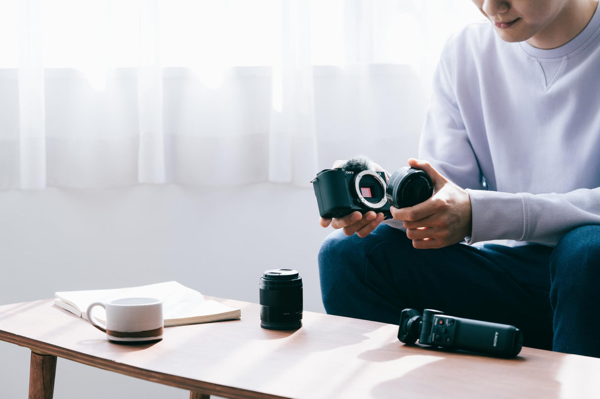 Sony Alpha ZV-E10K, Cámara vlog APS-C mirrorless de objetivo intercambiable y kit de objetivo power zoom 16-50 mm f/3.5-5.6 II (24 MP, vídeo 4K, Eye AF en tiempo real) ideal para vlogging, color negro