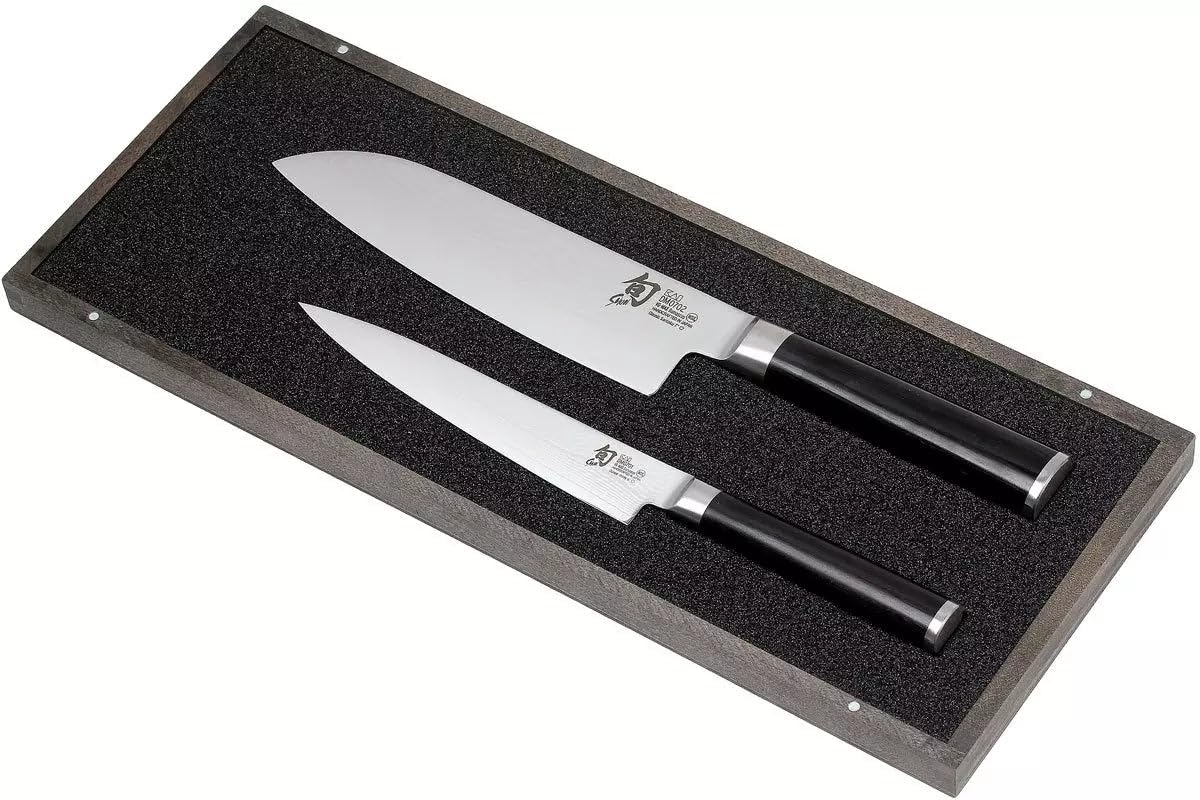 KAI Shun Classic Juego de cuchillos de chef japonés 2 piezas - Santoku con hoja de 18 cm + Cuchillo multiusos con hoja de 15 cm - Cuchillo de Damasco de 32 capas con núcleo VG MAX - 61 HRC