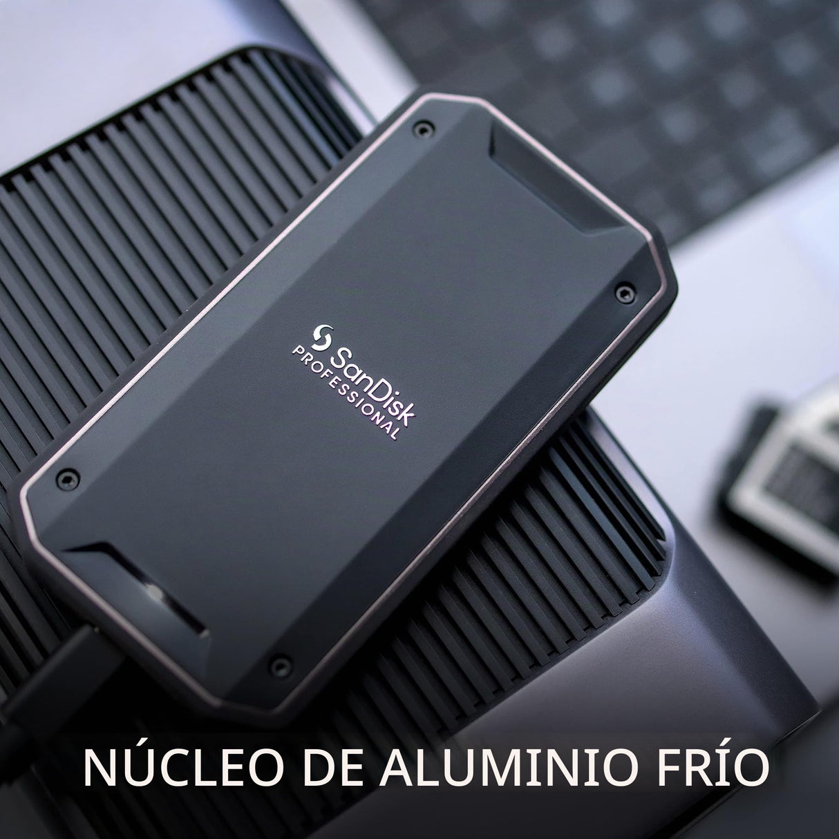 SanDisk SSD Profesional de 4 TB PRO-G40 hasta 3000 MB/s, Unidad Externa de Estado sólido, Thunderbolt 3 (40 Gbps), USB-C (10 Gbps) Ultra Resistente IP68 Resistente al Polvo y al Agua