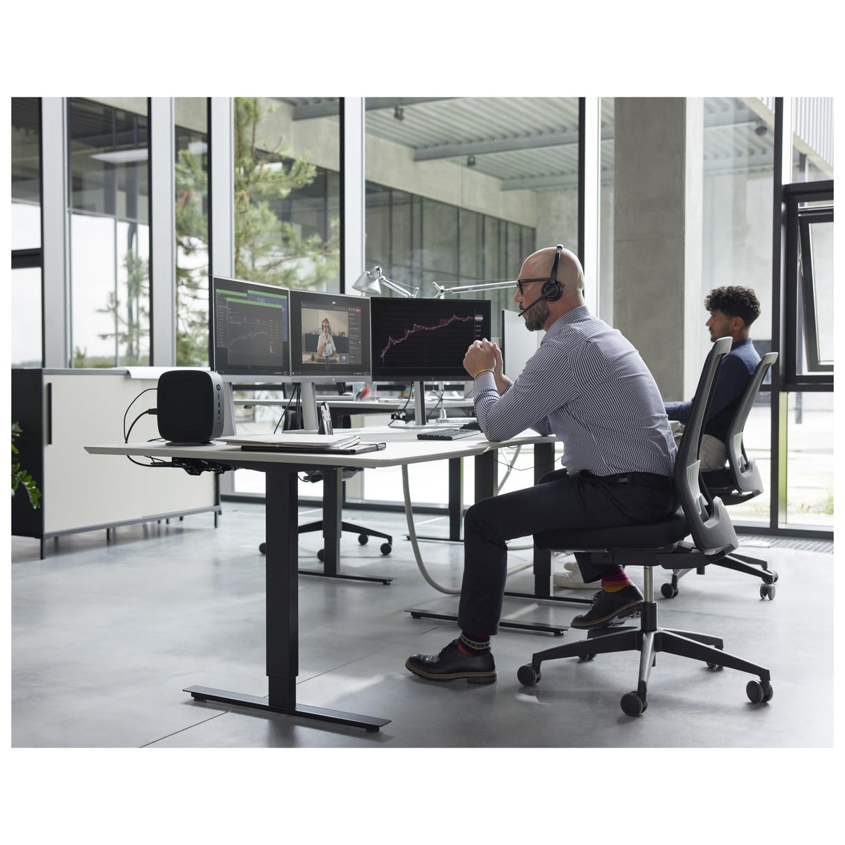 HP Elite t755 - Thin Client - SFF - 1 x Ryzen Embedded V2546 / 3 GHz - RAM 8 GB - SSD 256 GB - NVMe - Radeon Graphics - 1GbE, Wi-Fi 6E, Bluetooth 5.3 - WLAN: 802.11a/b/g/n/AC/AX (Wi-Fi 6E)