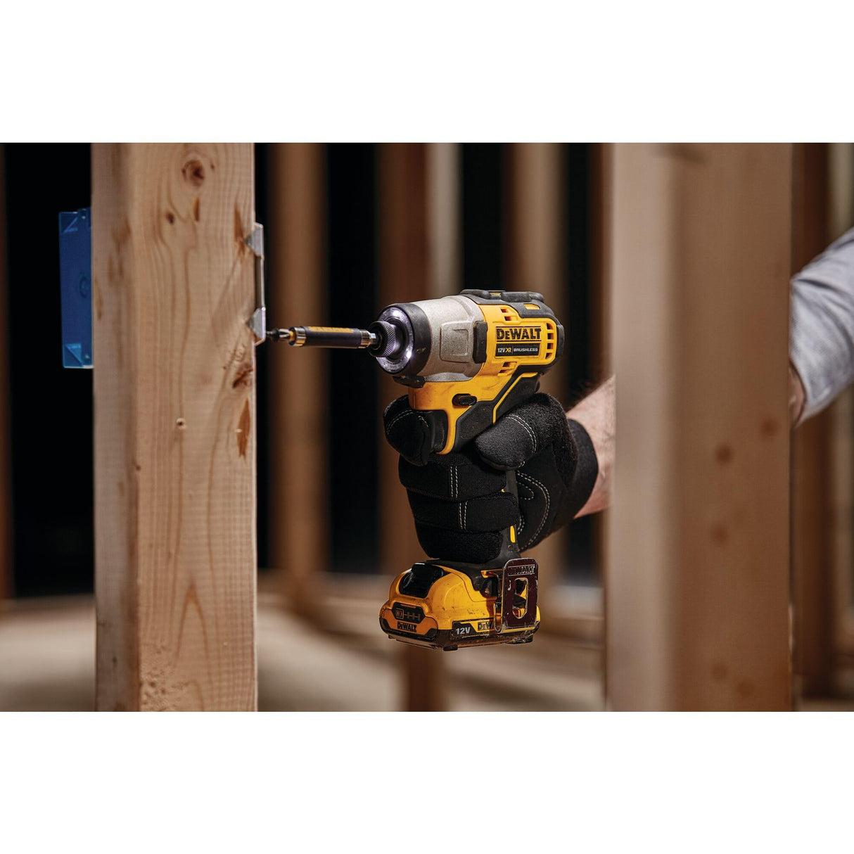 DEWALT DCK2110L2T-QW - KIT 12V sin escobillas = DCD701 Taladro Atornillador XR + DCF801 Atornillador Impacto XR + Maletín TSTAK II con 2 baterías Li-Ion 3Ah