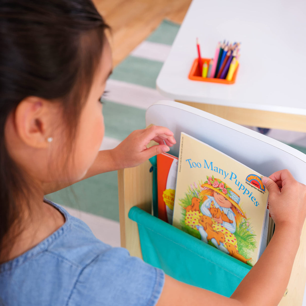 KidKraft Pocket Storage Juego Infantil de Mesa y 2 sillas de Madera con Compartimentos de Almacenamiento, Muebles para Salas de Juego y Dormitorio de niños (20353)