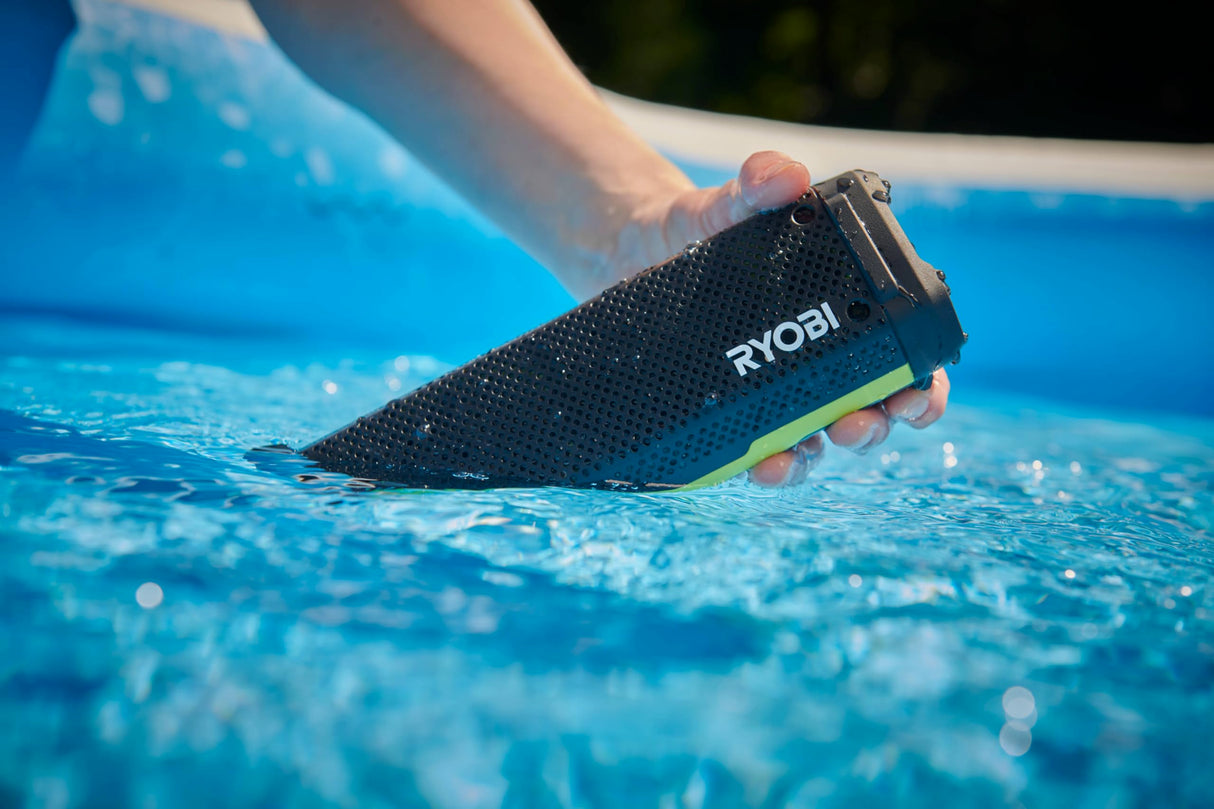 RYOBI - Altavoz Bluetooth inalámbrico de 4 voltios, portátil e Impermeable (IP67), batería de 2 Ah USB de Litio de Larga duración, RS4-120G