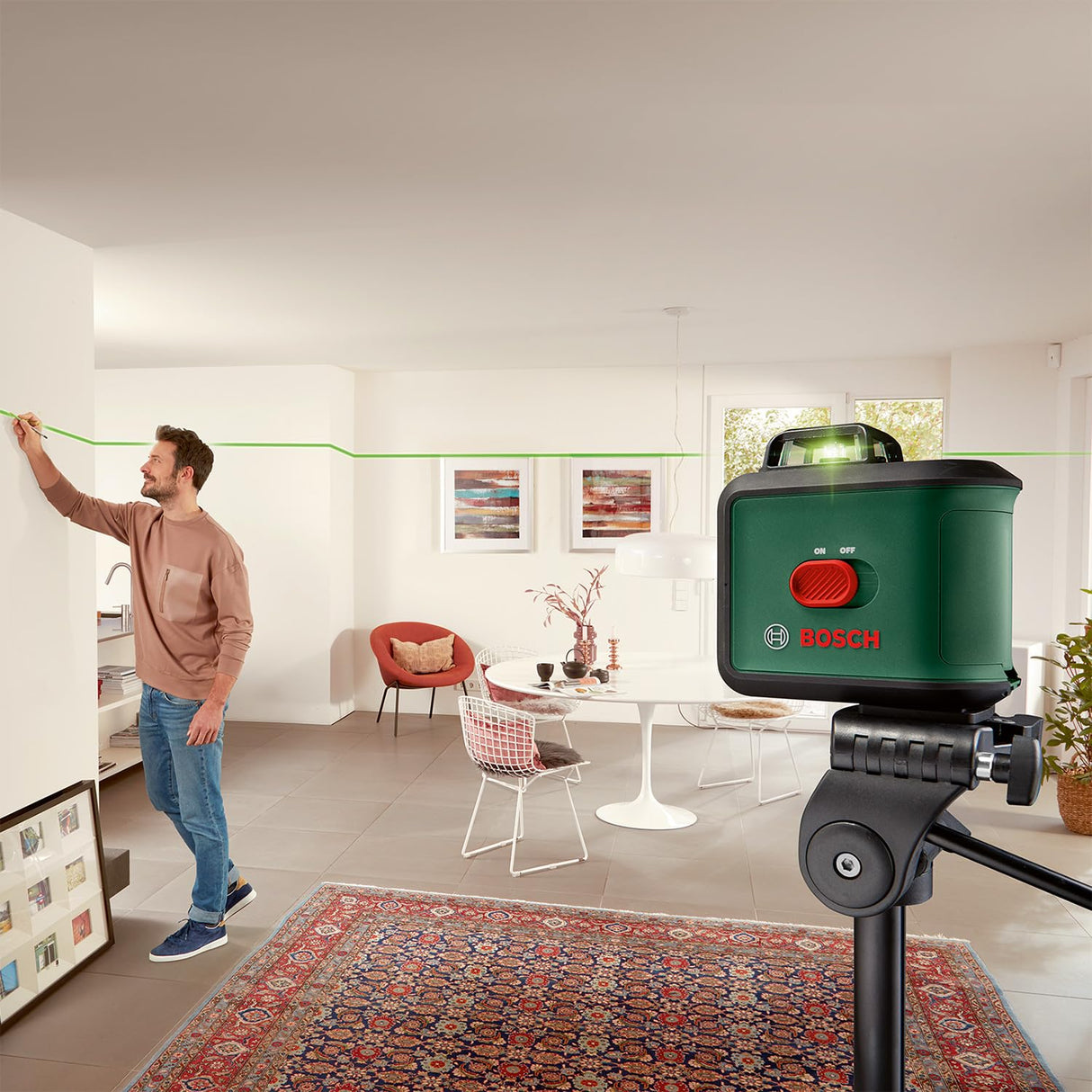 Bosch Home and Garden nivel láser de líneas cruzadas UniversalLevel 360 con trípode prémium + pinza universal MM 3(líneas en vertical horizontal,incl. 360° para alineación por toda estancia)