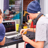 Hercules DJControl Starlight - Controladora DJ USB portatil de 2 pistas y 8 Pads, software Serato DJ Lite, para PC y MAC