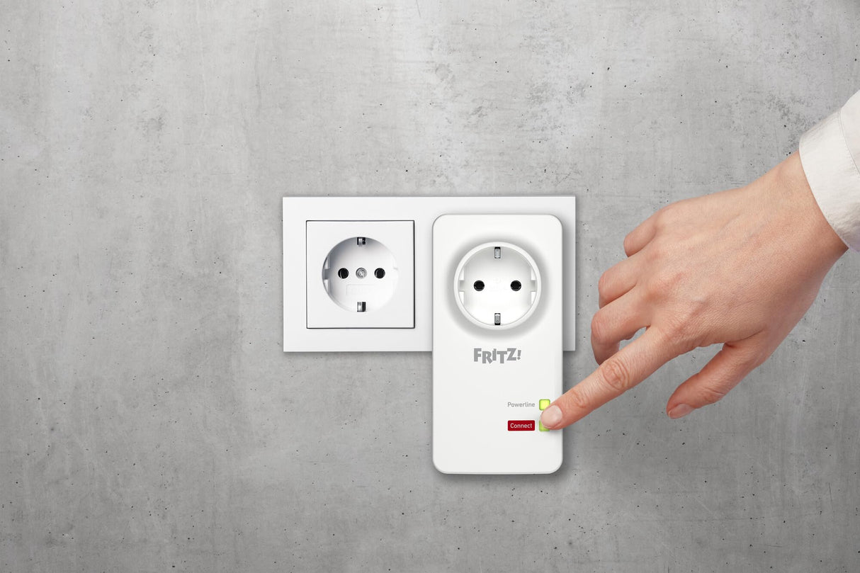 FRITZ!Powerline 1220 Set International - Adaptador/Extensor de Red por línea eléctrica, PLC, Compatible HomePlug AV2, IEEE P1901, 1200 Mbps, 2 Puertos LAN Gigabit, Toma de Corriente integrada