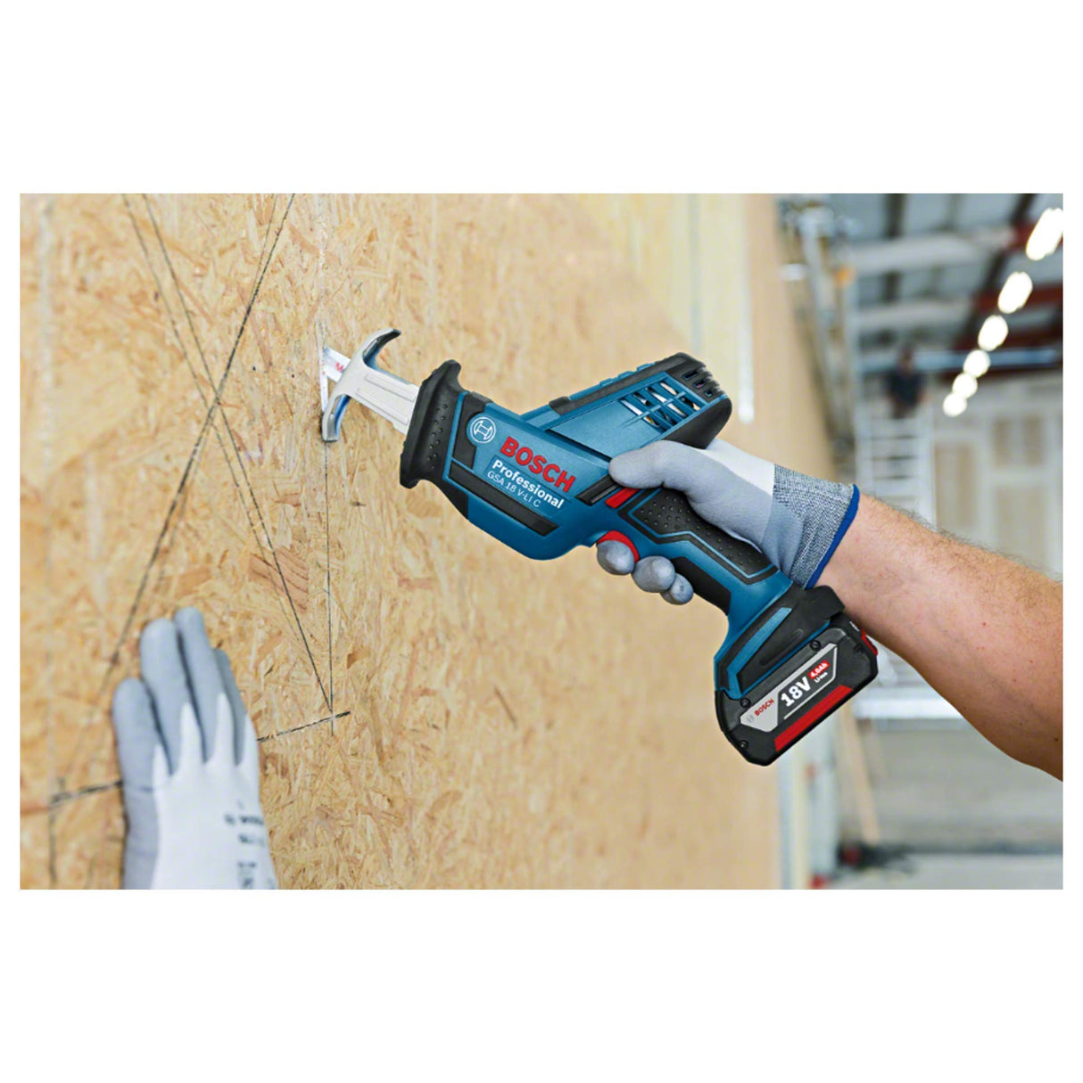Bosch Professional 18V System GSA 18 V-LI C - Sierra sable a batería (0 - 3050 cpm, profundidad de corte 200 mm, sin batería, en L-BOXX)
