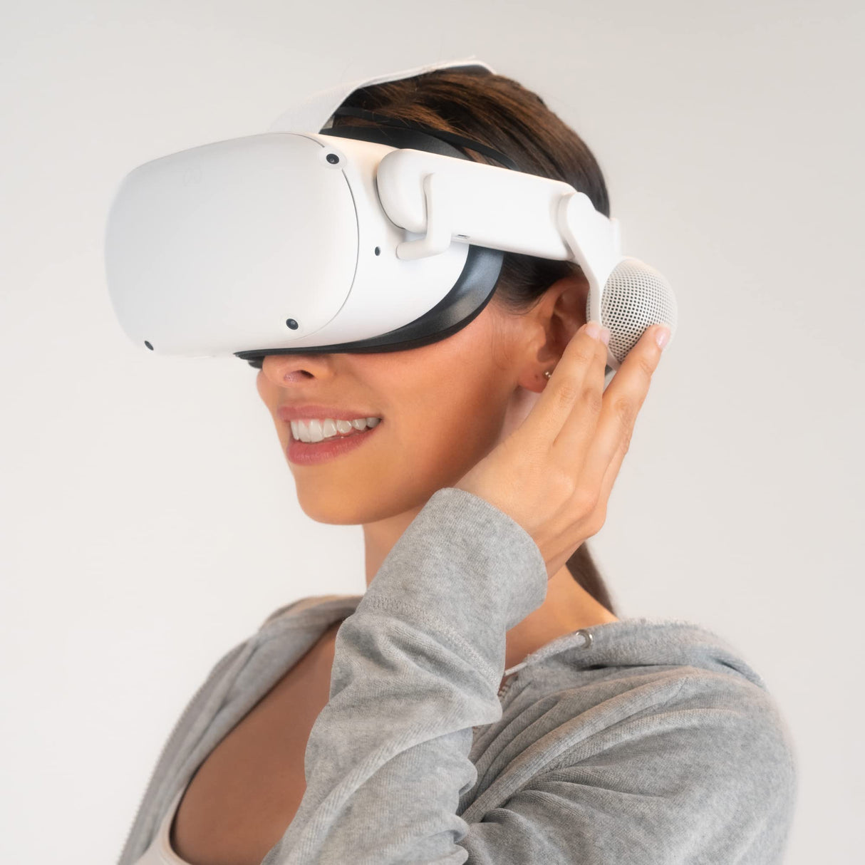Logitech Chorus VR - Auriculares Todoterreno para Meta Quest 2, diseñados para Juegos y Fitness de Realidad Virtual, Ligeros, Audio inmersivo al Aire Libre, Giro para silenciar, Paso USB-C, Color