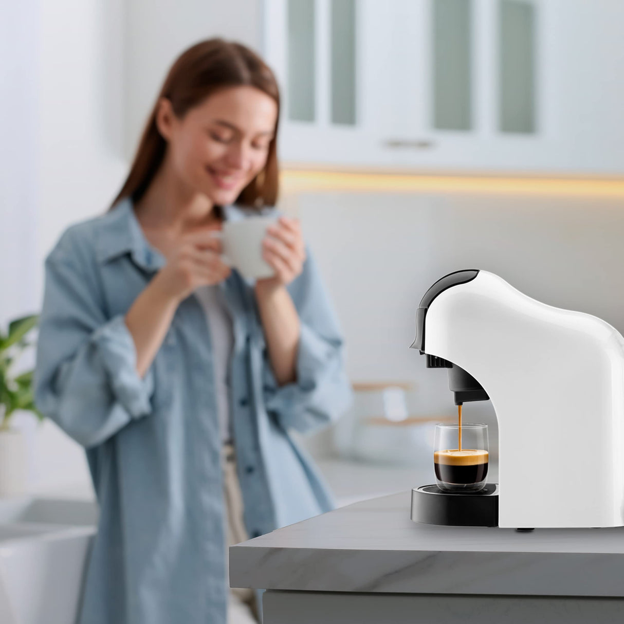 Ufesa Bellagio Cafetera Espresso Multicápsulas 3 en 1 para Nespresso, Dolce Gusto o Café Molido, Panel Táctil Digital con 7 Niveles, Depósito 1L, 1400W, 15 Bares, Apagado Automático