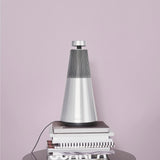 Bang & Olufsen Beosound 2 (3.ª Generación), Elegante y potente altavoz WiFi para el hogar con sonido envolvente de 360 grados, de pie o para estantería, Natural
