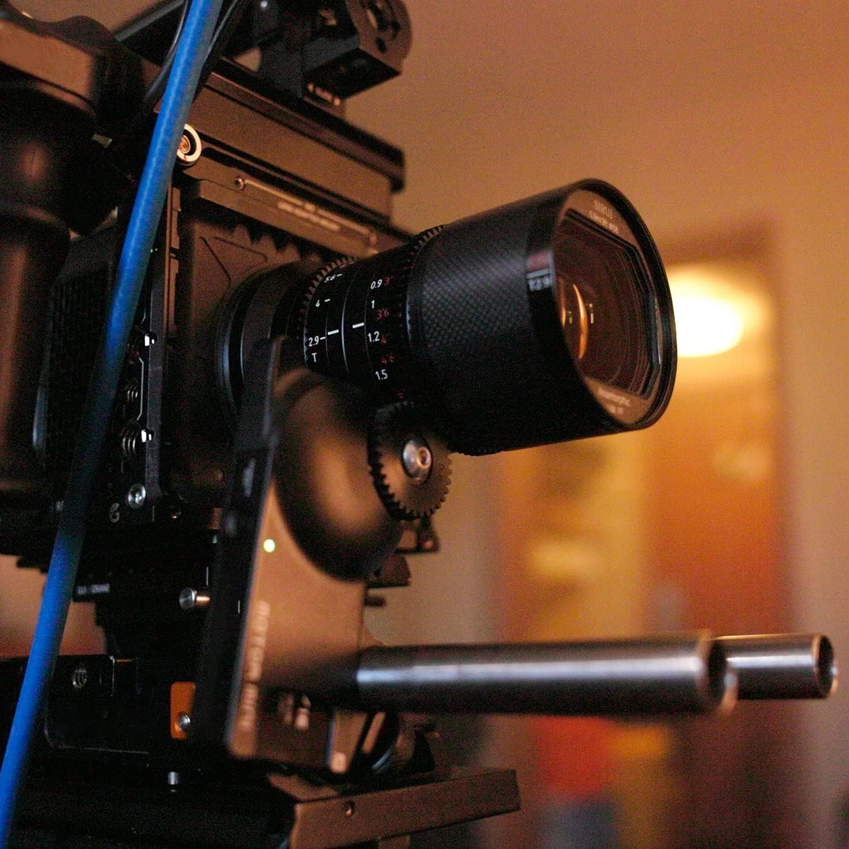 SIRUI Saturn 35mm T2.9 1.6X Full Frame Carbono Fibra Anamorphic Lens, Ligero Cine Cinema Objetivo Lens Lenses Lente para Drones, estabilizadores de cardán de Mano (L Mount Blue Flare)